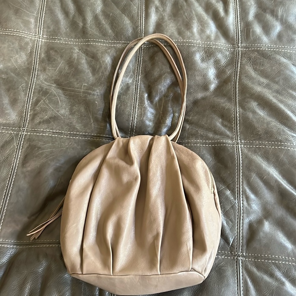 Leather shoulder bag by Hobo